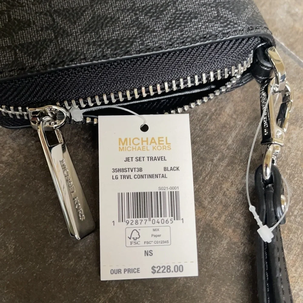 Michael Kors Jet Set Travel Large Travel CONTINENTAL Wallet-Wristlet